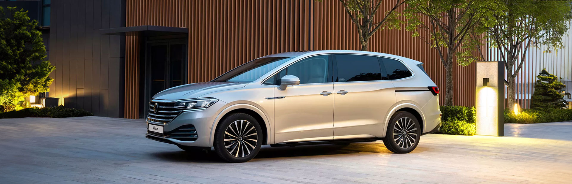 Volkswagen Bắc Ninh sẵn xe Touareg giao ngay giá tốt. Liên hệ 0978 699 344
